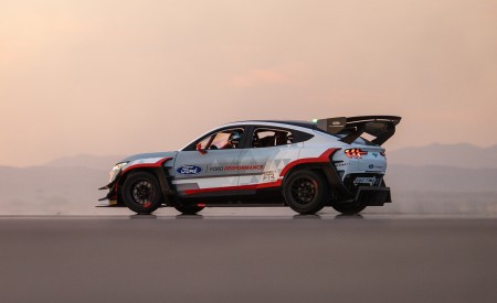 2020 Ford Mustang Mach-E 1400 Concept Rear Three-Quarter Wallpapers 450x275 (22)