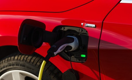2021 Audi A3 Sportback TFSI e Plug-In Hybrid (UK-Spec) Charging Wallpapers  450x275 (62)