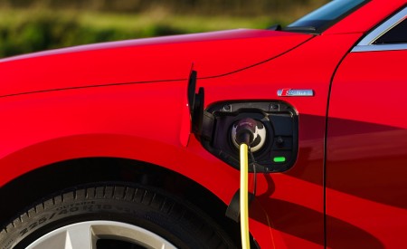 2021 Audi A3 Sportback TFSI e Plug-In Hybrid (UK-Spec) Charging Wallpapers  450x275 (61)