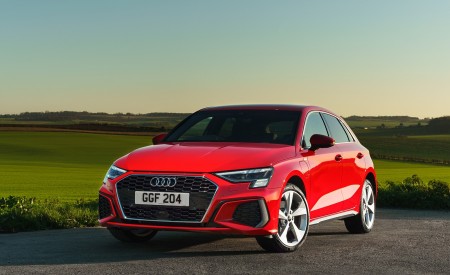 2021 Audi A3 Sportback TFSI e Plug-In Hybrid (UK-Spec) Front Three-Quarter Wallpapers  450x275 (39)