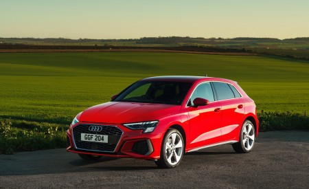 2021 Audi A3 Sportback TFSI e Plug-In Hybrid (UK-Spec) Front Three-Quarter Wallpapers 450x275 (42)