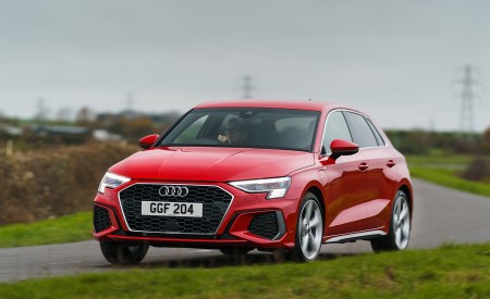 2021 Audi A3 Sportback TFSI e Plug-In Hybrid (UK-Spec) Front Three-Quarter Wallpapers 450x275 (34)