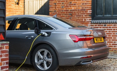 2021 Audi A6 50 TFSI e (UK-Spec) Charging Wallpapers  450x275 (39)