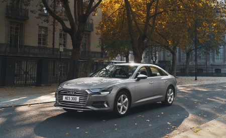 2021 Audi A6 50 TFSI e (UK-Spec) Front Three-Quarter Wallpapers 450x275 (24)