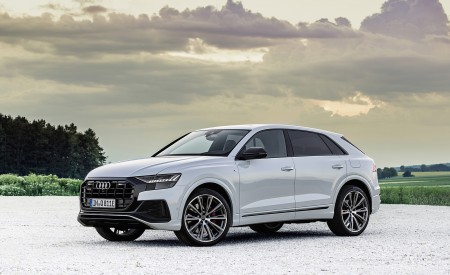 2021 Audi Q8 TFSI e Plug-In Hybrid (Color: Glacier White) Front Three-Quarter Wallpapers  450x275 (16)
