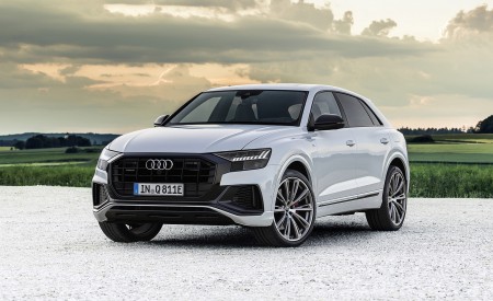 2021 Audi Q8 TFSI e Plug-In Hybrid (Color: Glacier White) Front Three-Quarter Wallpapers  450x275 (17)