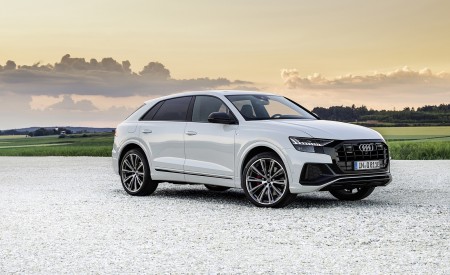 2021 Audi Q8 TFSI e Plug-In Hybrid (Color: Glacier White) Front Three-Quarter Wallpapers 450x275 (18)