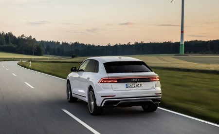 2021 Audi Q8 TFSI e Plug-In Hybrid (Color: Glacier White) Rear Wallpapers  450x275 (4)