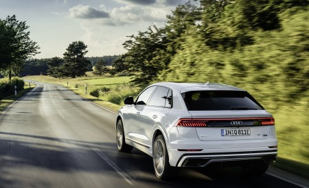 2021 Audi Q8 TFSI e Plug-In Hybrid (Color: Glacier White) Rear Wallpapers 450x275 (8)