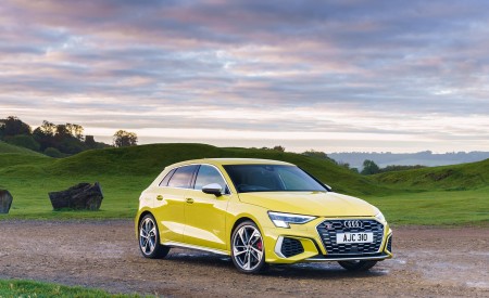 2021 Audi S3 Sportback (UK-Spec) Front Three-Quarter Wallpapers  450x275 (44)