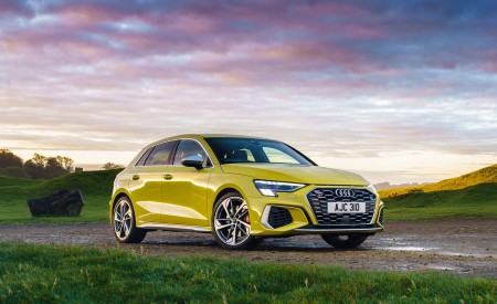 2021 Audi S3 Sportback (UK-Spec) Front Three-Quarter Wallpapers 450x275 (45)