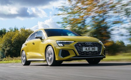 2021 Audi S3 Sportback (UK-Spec) Front Three-Quarter Wallpapers  450x275 (38)