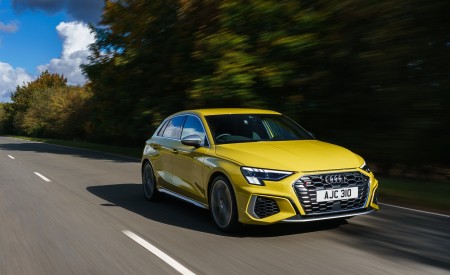 2021 Audi S3 Sportback (UK-Spec) Front Three-Quarter Wallpapers 450x275 (27)