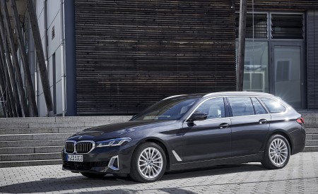 2021 BMW 5 Series Touring Front Three-Quarter Wallpapers  450x275 (60)
