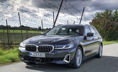 2021 BMW 5 Series Touring Front Three-Quarter Wallpapers  450x275 (45)