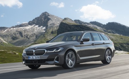 2021 BMW 5 Series Touring Front Three-Quarter Wallpapers  450x275 (4)
