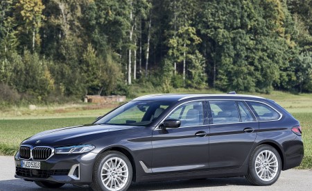2021 BMW 5 Series Touring Front Three-Quarter Wallpapers  450x275 (65)