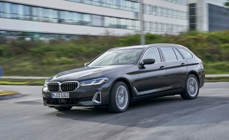 2021 BMW 5 Series Touring Front Three-Quarter Wallpapers 450x275 (53)