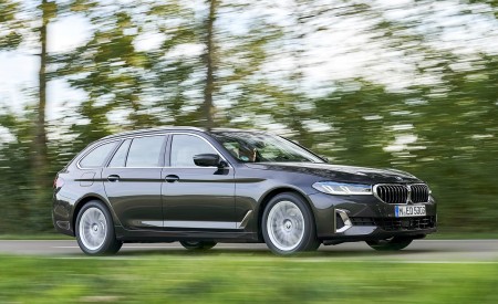 2021 BMW 5 Series Touring Front Three-Quarter Wallpapers 450x275 (46)