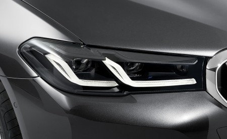 2021 BMW 5 Series Touring Headlight Wallpapers  450x275 (26)