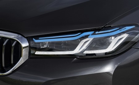 2021 BMW 5 Series Touring Headlight Wallpapers 450x275 (80)