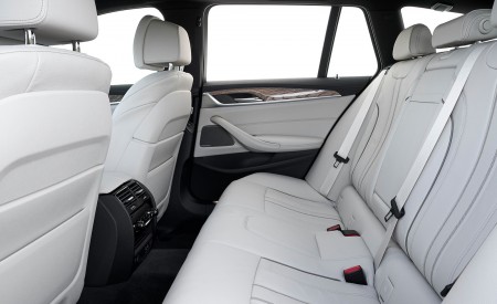 2021 BMW 5 Series Touring Interior Rear Seats Wallpapers 450x275 (101)