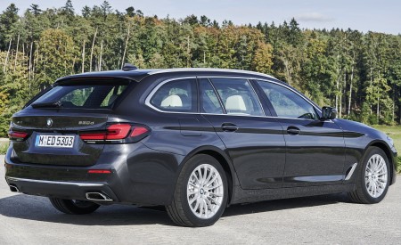 2021 BMW 5 Series Touring Rear Three-Quarter Wallpapers  450x275 (75)