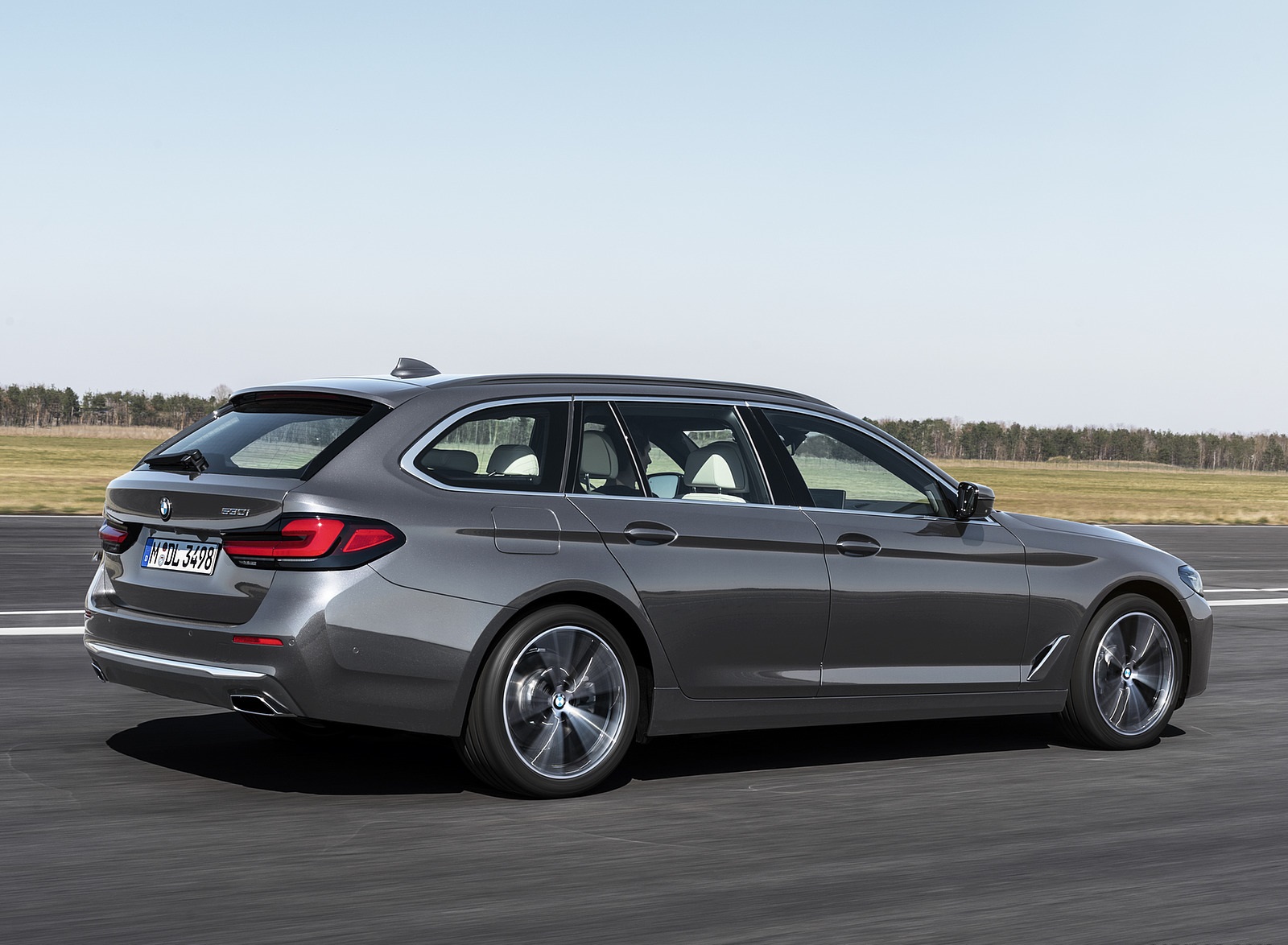 2021 BMW 5 Series Touring Rear Three-Quarter Wallpapers  (11)