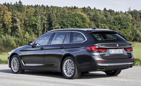 2021 BMW 5 Series Touring Rear Three-Quarter Wallpapers 450x275 (76)