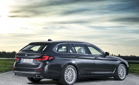 2021 BMW 5 Series Touring Rear Three-Quarter Wallpapers 450x275 (72)