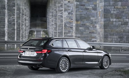 2021 BMW 5 Series Touring Rear Three-Quarter Wallpapers 450x275 (63)