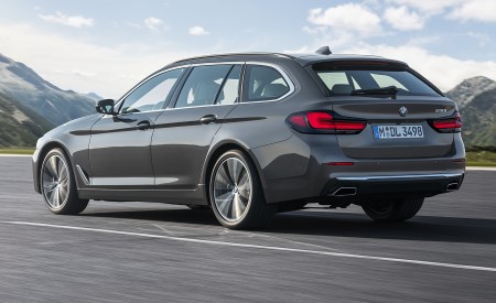 2021 BMW 5 Series Touring Rear Three-Quarter Wallpapers 450x275 (7)