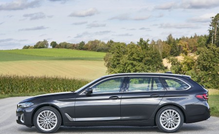 2021 BMW 5 Series Touring Side Wallpapers  450x275 (78)