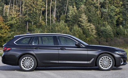 2021 BMW 5 Series Touring Side Wallpapers 450x275 (79)