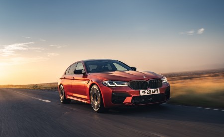 2021 BMW M5 Competition (UK-Spec) Front Three-Quarter Wallpapers 450x275 (11)