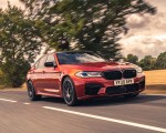 2021 BMW M5 Competition (UK-Spec) Front Three-Quarter Wallpapers 150x120 (2)