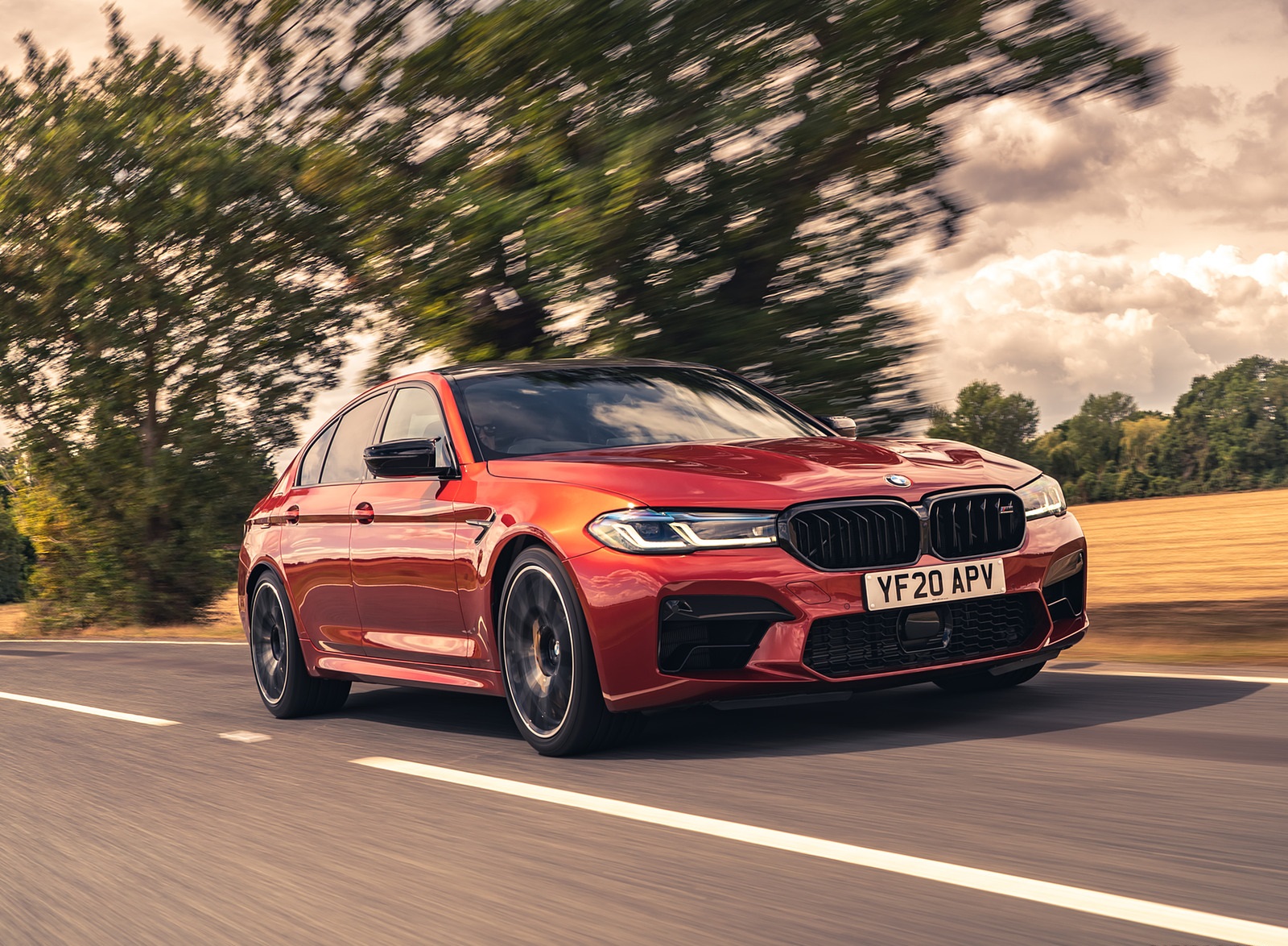 2021 BMW M5 Competition (UK-Spec) Front Three-Quarter Wallpapers (2)