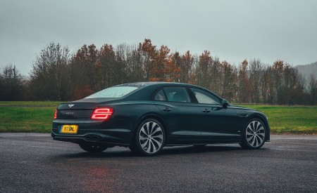 2021 Bentley Flying Spur V8 Rear Three-Quarter Wallpapers 450x275 (41)