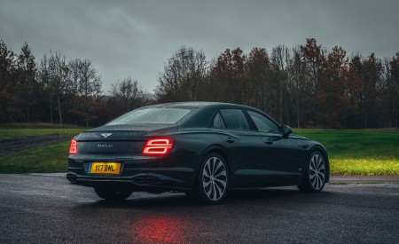 2021 Bentley Flying Spur V8 Rear Three-Quarter Wallpapers 450x275 (42)