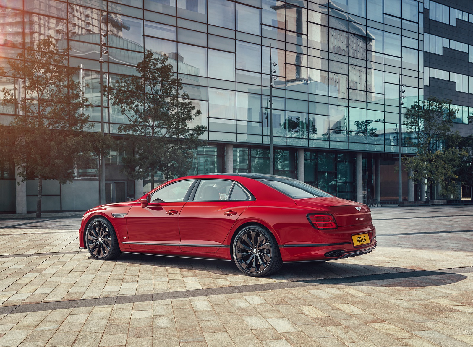 2021 Bentley Flying Spur V8 Side Wallpapers (11)