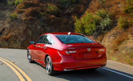 2021 Honda Accord Hybrid Rear Three-Quarter Wallpapers 450x275 (3)