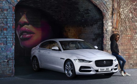 2021 Jaguar XE Front Three-Quarter Wallpapers 450x275 (5)