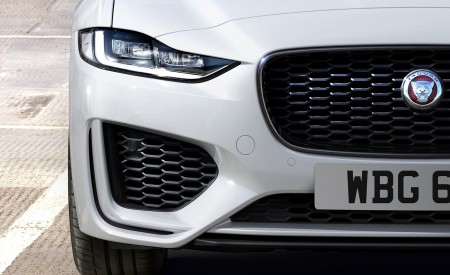 2021 Jaguar XE Headlight Wallpapers 450x275 (13)