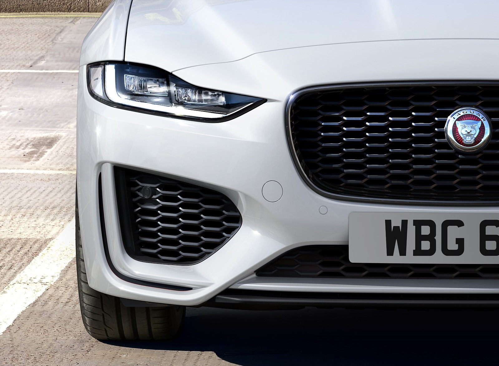 2021 Jaguar XE Headlight Wallpapers (13)