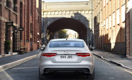 2021 Jaguar XE Rear Wallpapers 450x275 (7)