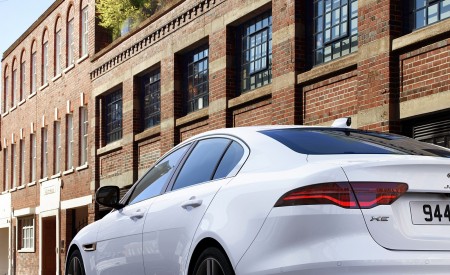 2021 Jaguar XE Tail Light Wallpapers 450x275 (12)