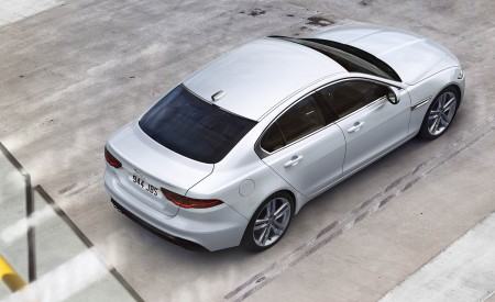 2021 Jaguar XE Top Wallpapers 450x275 (10)