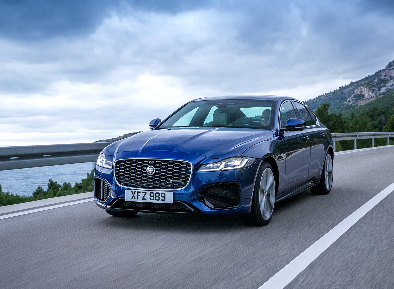 2021 Jaguar XF Front Wallpapers  #1 of 59