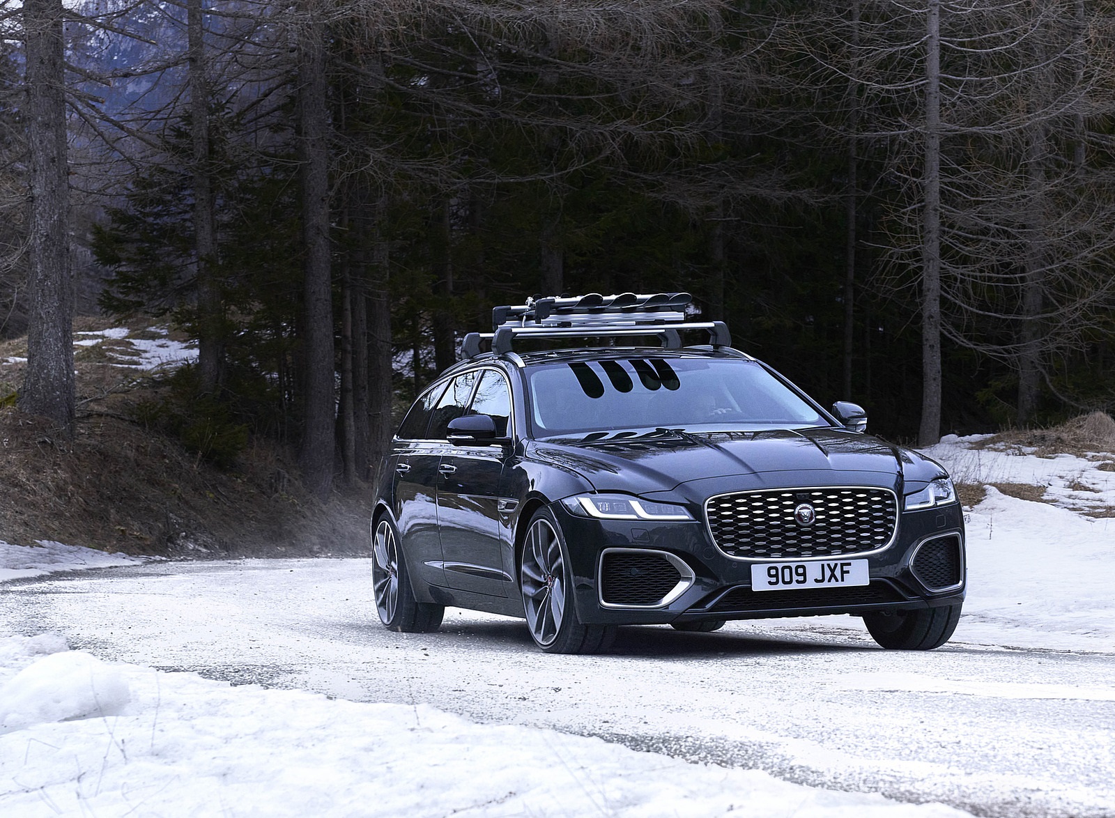 2021 Jaguar XF Sportbrake Front Three-Quarter Wallpapers #12 of 50