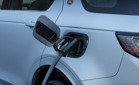 2021 Land Rover Discovery Sport P300e PHEV Charging Wallpapers 450x275 (11)